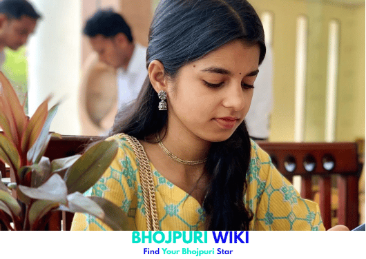 Maithili Thakur Age22, Height, Family, Biography and more